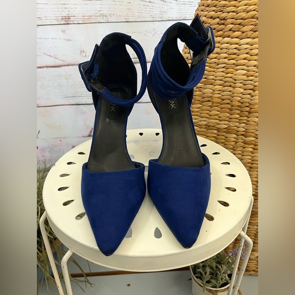 Blink Pointed High Heels in Cobalt Blue
Size:10 - Picture 3 of 10